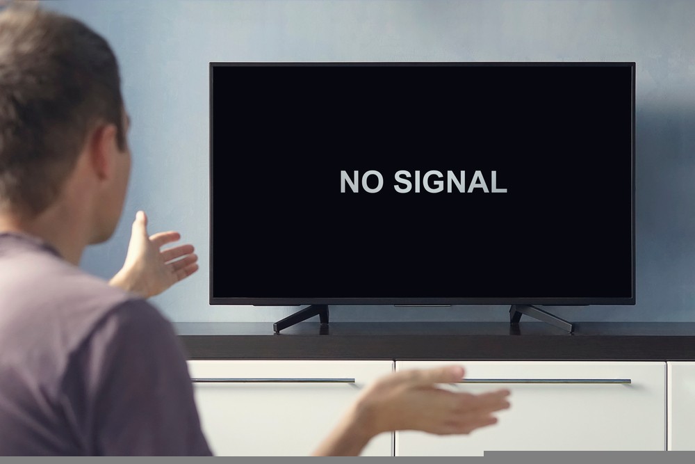 poor,digital,tv,signal.,no,signal,inscription,on,the,tv